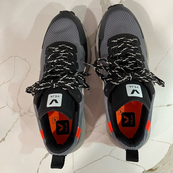 VEJA Dekkan Alveomesh. Women Size 6. Color Gray/Black. - Picture 6 of 12